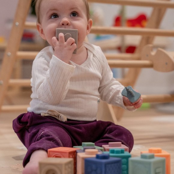 Silicone Interlocking Building Blocks - Picture 7 of 7